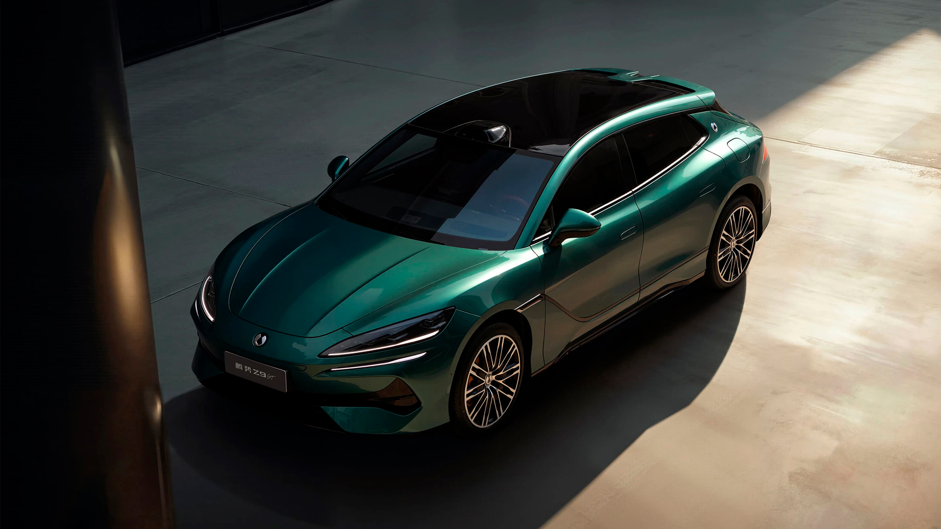 Гибридный автомобиль Denza Z9GT DM 2026